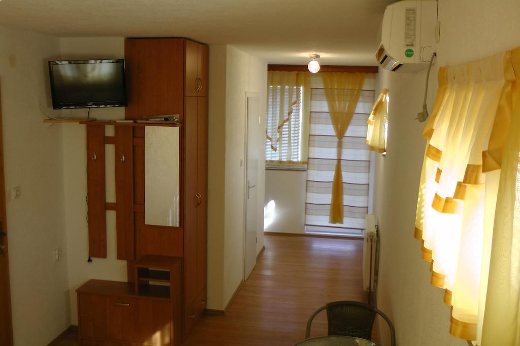 Apartment And Rooms Aracic Korenica Pokoj fotografie